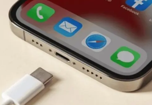 博望苹果15维修分享iPhone15改USB-C接口后能和安卓用户互借充电器吗 